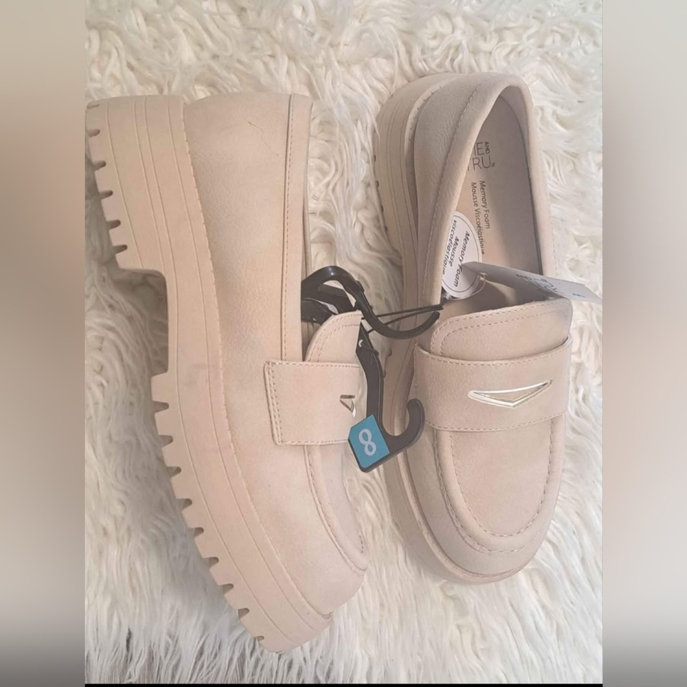 Brand New Ladies Time And Tru Memory Foam Cream Color Chunky Platform Loafers